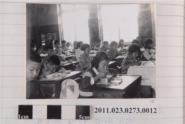 新竹師專附小學童午餐照 (共1張)
