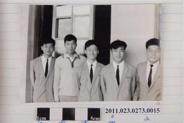 洪慶峰至新竹師專附小實習海風班同學5人合照 (共1張)