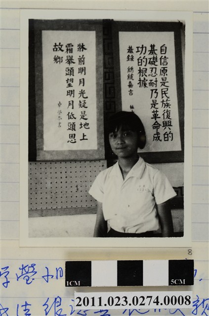 大安國小卓學瑩與書法作品合影 (共1張)