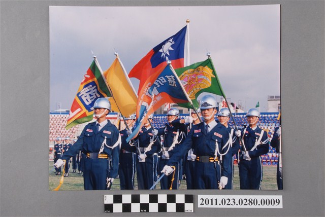 1994年臺灣區中等學校運動會慈明商工儀隊表演照 (共2張)