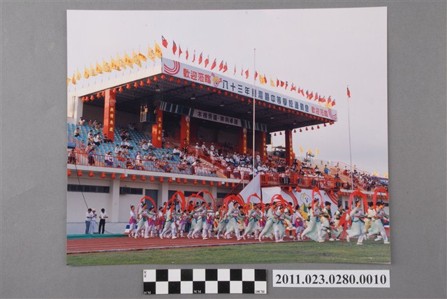 1994年臺灣區中等學校運動會綵帶舞表演照 (共2張)