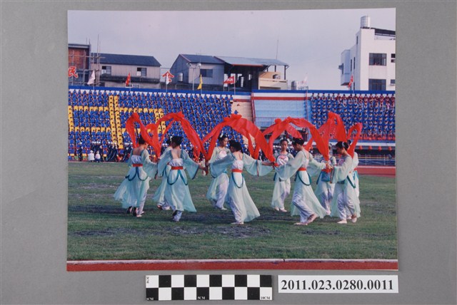 1994年臺灣區中等學校運動會綵帶舞表演照 (共2張)