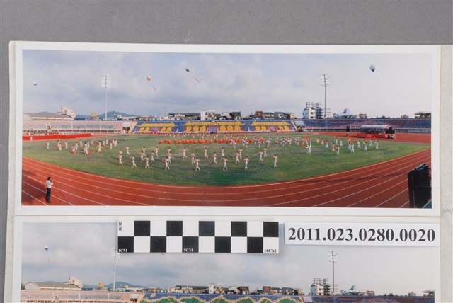 1994年臺灣區中等學校運動會青年高中迎賓舞表演照 (共1張)