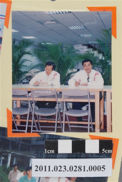 臺中縣縣長廖了以與教育局局長洪慶峰照 (共1張)