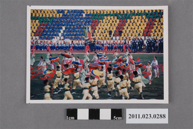 1994年臺灣區中等學校運動會青年高中迎賓舞表演照 (共2張)