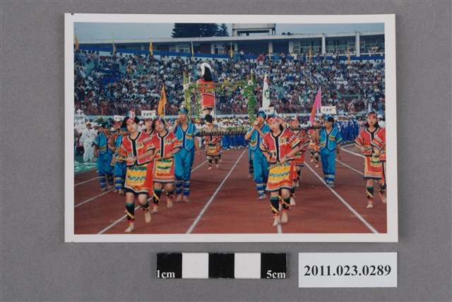 1994年臺灣區中等學校運動會原住民舞進場照 (共2張)