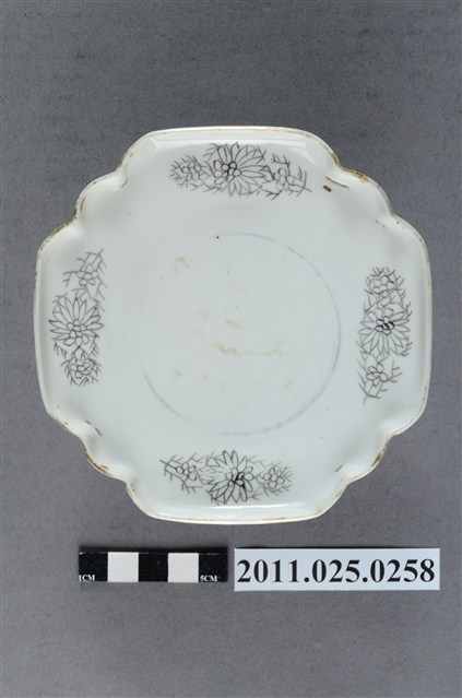 高腳白瓷瓷盤 (共6張)