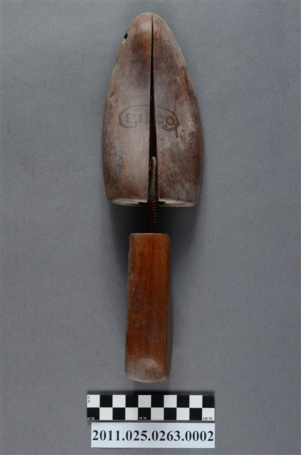 右腳鞋撐 (共8張)