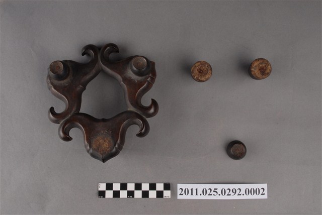 青瓷三足香爐之底座 (共4張)