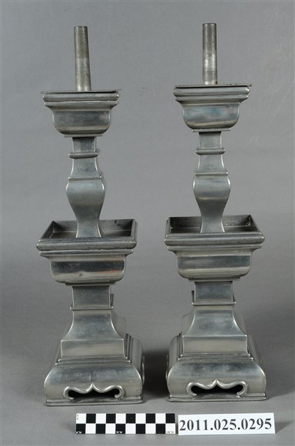 錫製燭臺一對 (共4張)