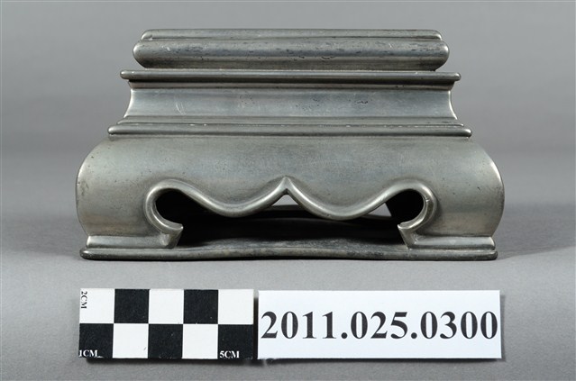 錫質臺座 (共9張)