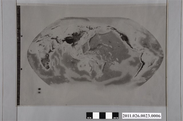 吳信政編輯世界地形圖之六 (共2張)