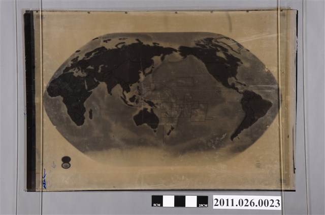 吳信政編輯世界地形圖 (共2張)