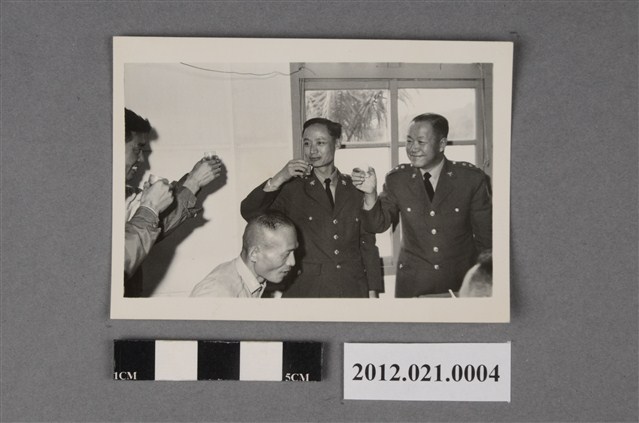 國軍宴會敬酒 (共2張)