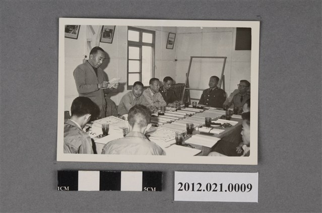 國軍軍方會議時男子發言照 (共2張)