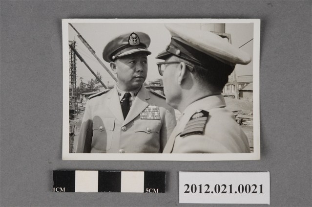 側拍2位海軍軍官 (共2張)