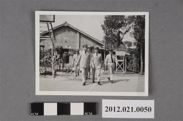 5名軍官視察 (共2張)