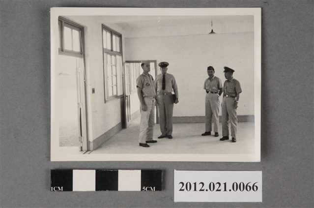 2位美軍軍官及2位臺灣軍官視察 (共2張)