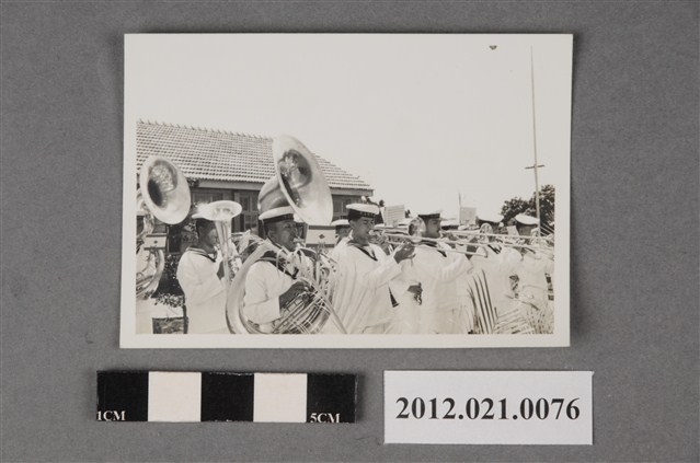 海軍軍樂隊奏樂 (共2張)