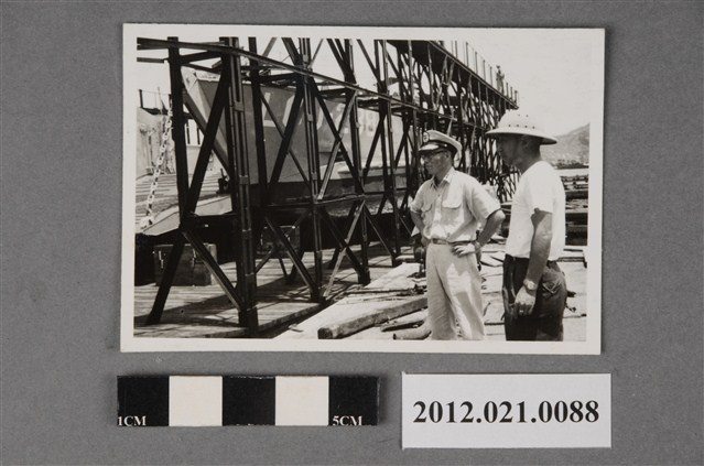 軍官視察基地內工程進行 (共2張)