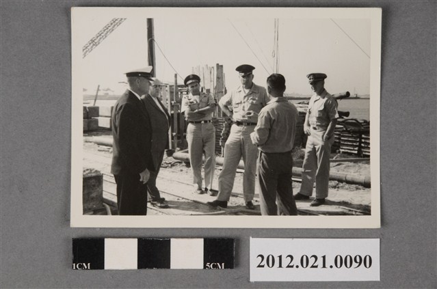 美軍軍方人員與臺灣軍官討論 (共2張)