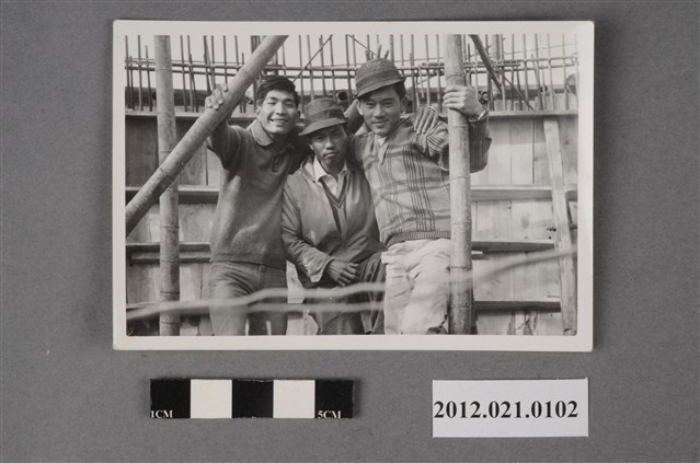 3名男子合照 (共2張)