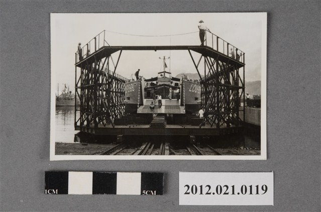 海軍登陸艇編號LCU-288 (共2張)