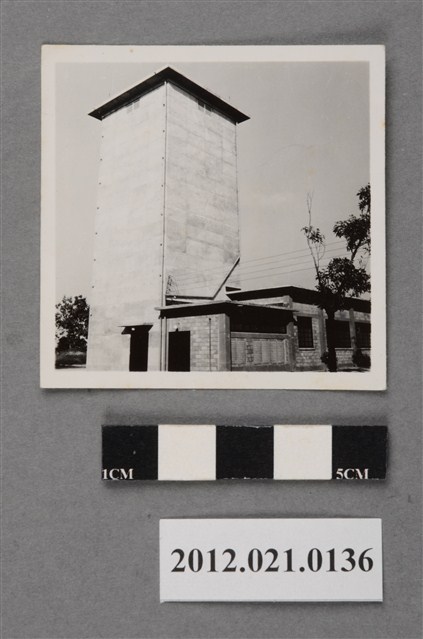 基地內方形高窗房屋 (共2張)