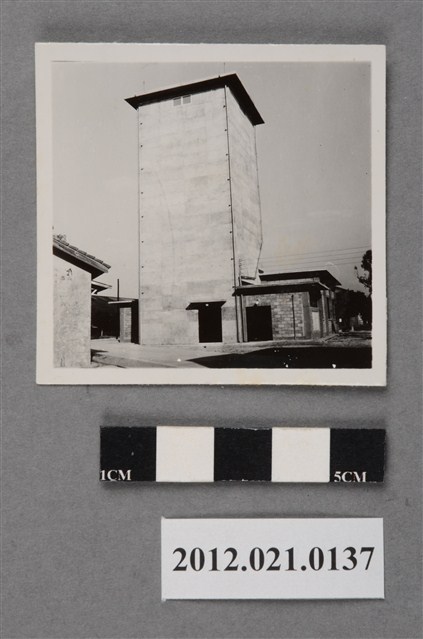 基地內方形高窗房屋 (共2張)