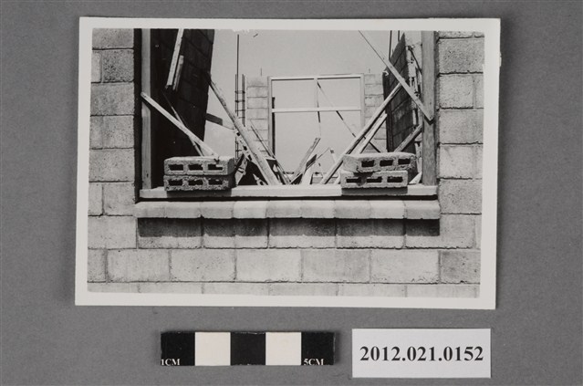 基地內工程牆面窗戶 (共2張)