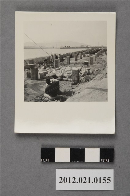 海邊基地直立長條立方體工程 (共2張)