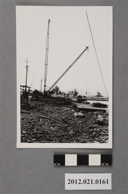 基地內碎石灘地工程吊掛機具 (共2張)