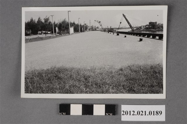 海軍基地碼頭吊掛機具 (共2張)