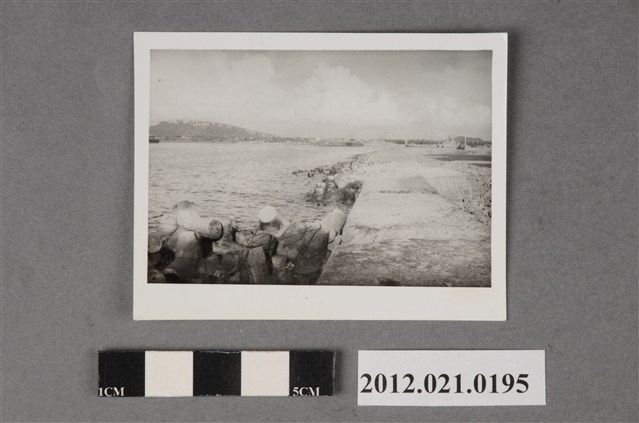 海軍基地碼頭海邊消波塊 (共2張)