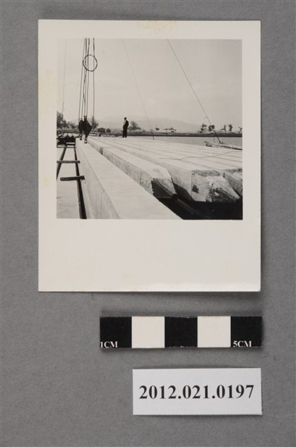 基地內工程吊鉤鉛筆狀方形長條柱體 (共2張)