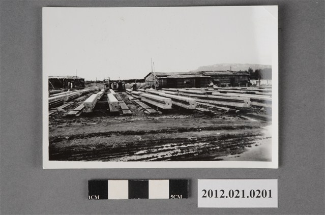 基地內工程條狀水泥建物 (共2張)