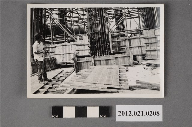 基地內鋼筋木板工程 (共2張)