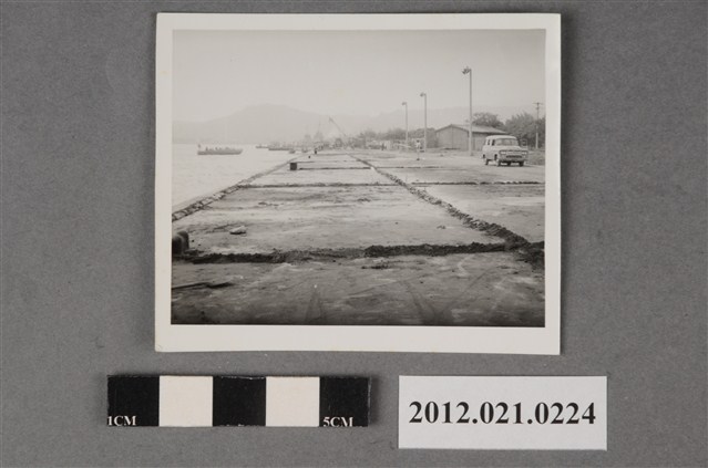 海軍基地碼頭船隻汽車 (共2張)