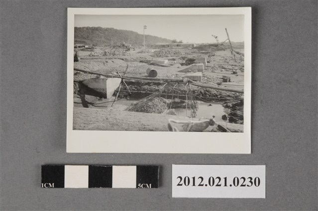 基地內土堆小水域工作區黑白工程 (共2張)