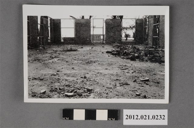 基地內廢棄空廠房 (共2張)