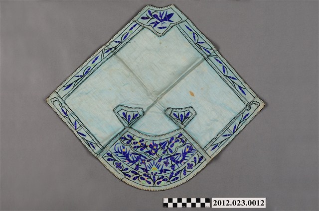 藍地彩繡花鳥紋菱形肚兜 (共5張)