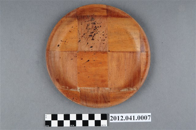 深淺相間格紋之木製盤 (共4張)