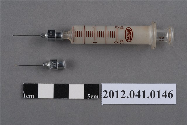 針筒一組 (共4張)