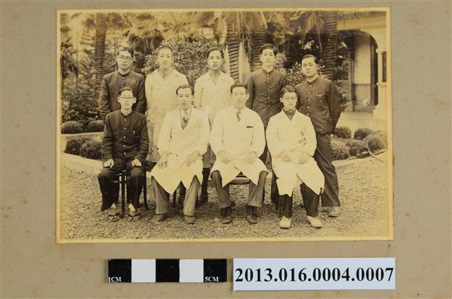 九人合照 (共1張)