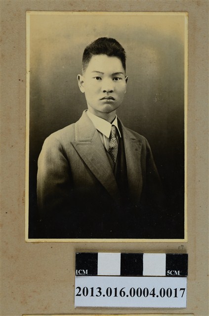 男子獨照 (共1張)