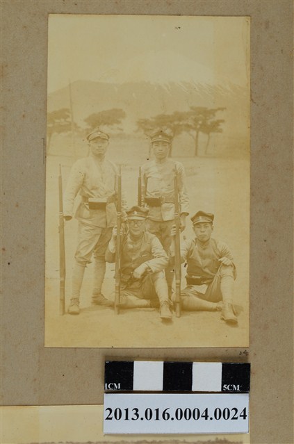 富士山四人合照 (共1張)