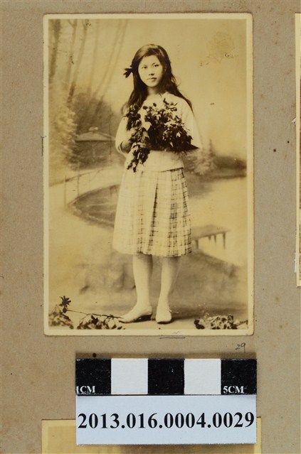 女子獨照 (共1張)