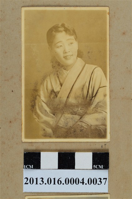 女子獨照 (共1張)