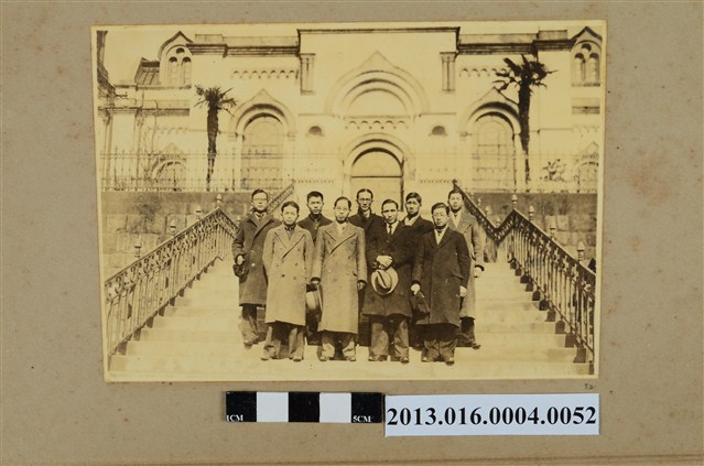 九人合照 (共1張)