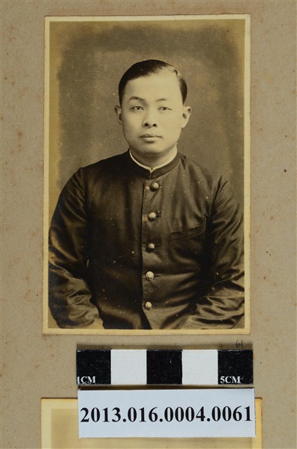 男子獨照 (共1張)